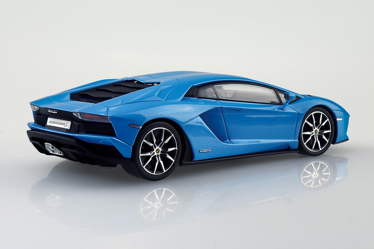 Aoshima 1/32 SNAP KIT #12-E Lamborghini Aventador S (Pearl Blue) - Trinity Hobby