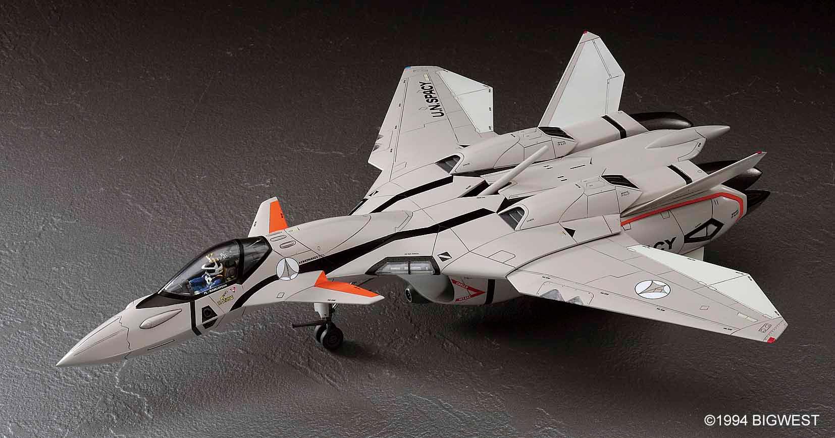 Hasegawa Macross Plus VF-11B Thunderbolt 1/72 Scale Model Kit - Trinity Hobby