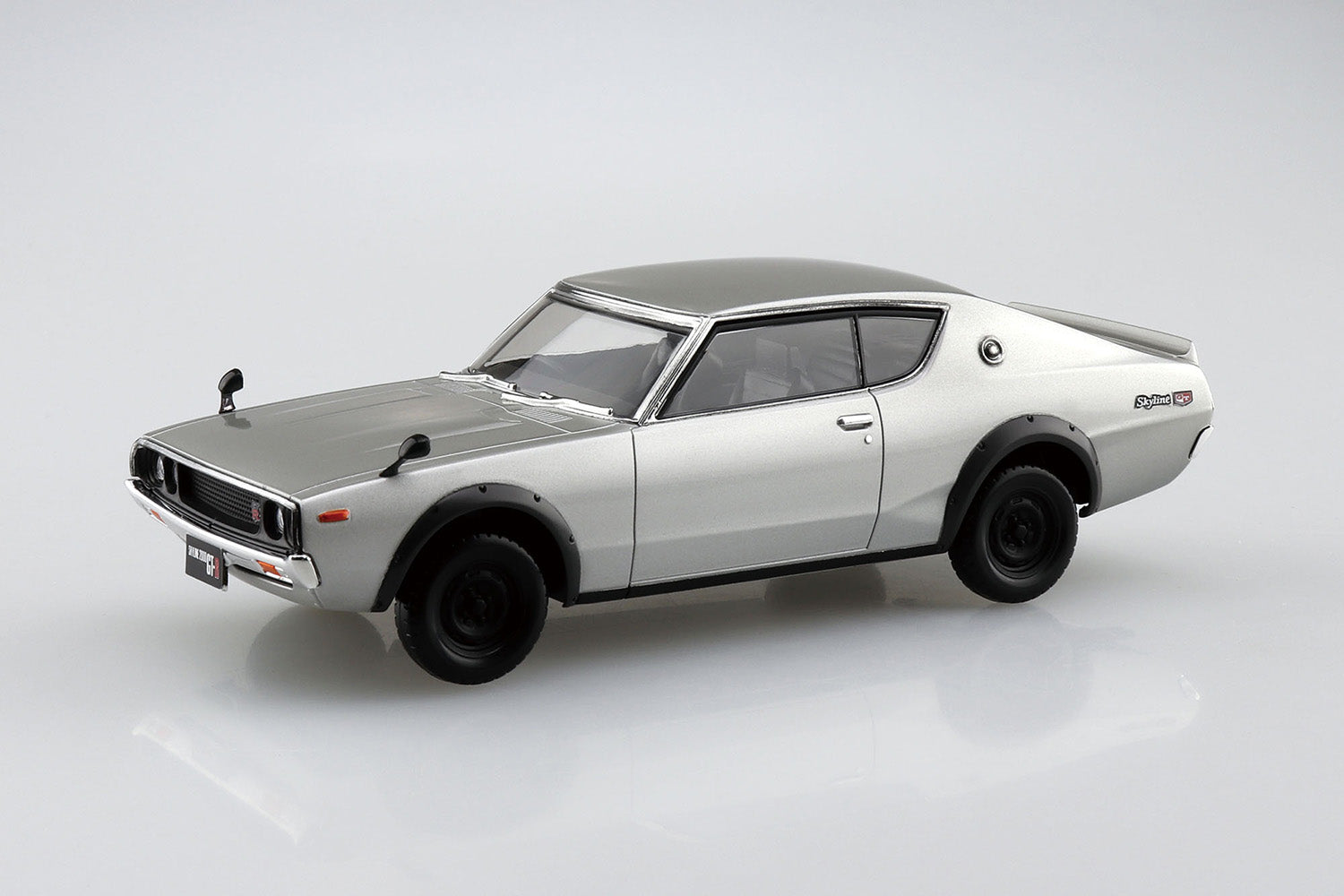 Aoshima 1/32 SNAP KIT #18-A Nissan C110 Skyline GT-R (Silver) - Trinity Hobby
