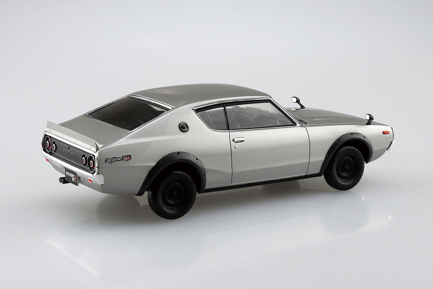 Aoshima 1/32 SNAP KIT #18-A Nissan C110 Skyline GT-R (Silver) - Trinity Hobby