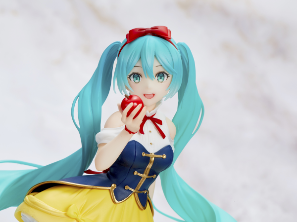Hatsune Miku Wonderland Figure - Snow White