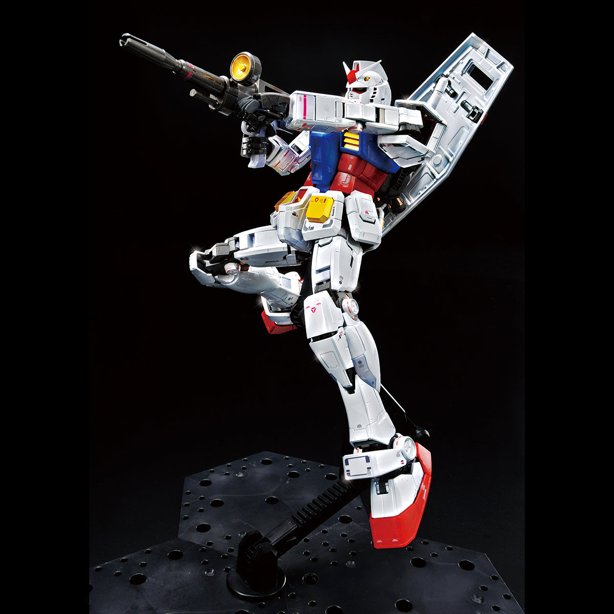 MG 1/100 THE GUNDAM BASE LIMITED RX-78-2 GUNDAM Ver.3.0 [TITANIUM FINISH] (P-BANDAI LIMITED)
