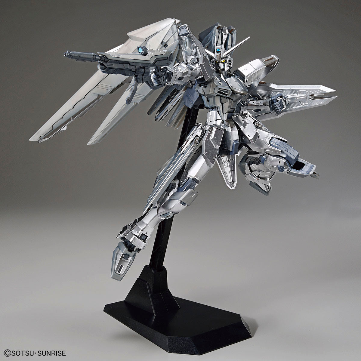 MG 1/100 THE GUNDAM BASE LIMITED FREEDOM GUNDAM Ver.2.0[SILVER COATING] (Limited) - Trinity Hobby